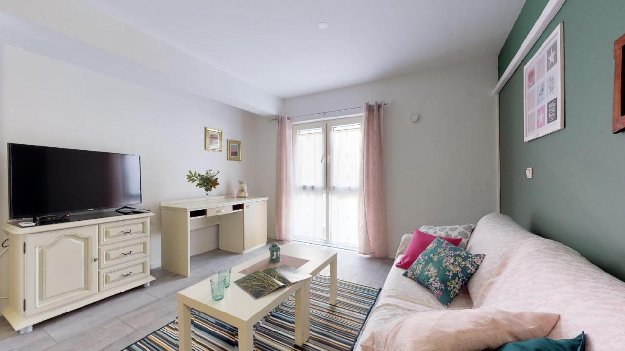 Mirta Deluxe Superior 5 Star Apartment, Your Piece Of Heaven By The Sea & Park, With Sea & Park View Novigrad Istria Buitenkant foto