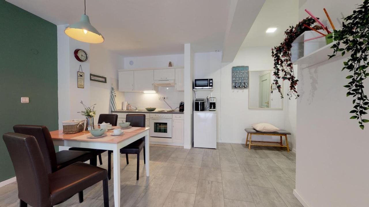 Mirta Deluxe Superior 5 Star Apartment, Your Piece Of Heaven By The Sea & Park, With Sea & Park View Novigrad Istria Buitenkant foto
