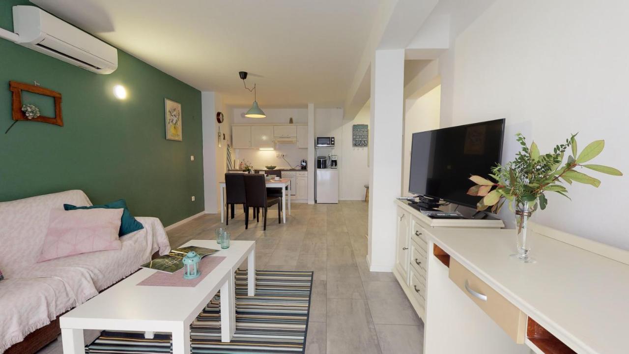 Mirta Deluxe Superior 5 Star Apartment, Your Piece Of Heaven By The Sea & Park, With Sea & Park View Novigrad Istria Buitenkant foto