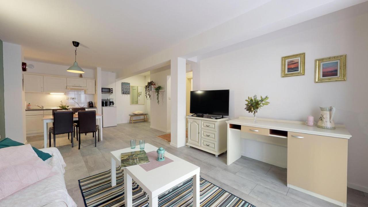 Mirta Deluxe Superior 5 Star Apartment, Your Piece Of Heaven By The Sea & Park, With Sea & Park View Novigrad Istria Buitenkant foto